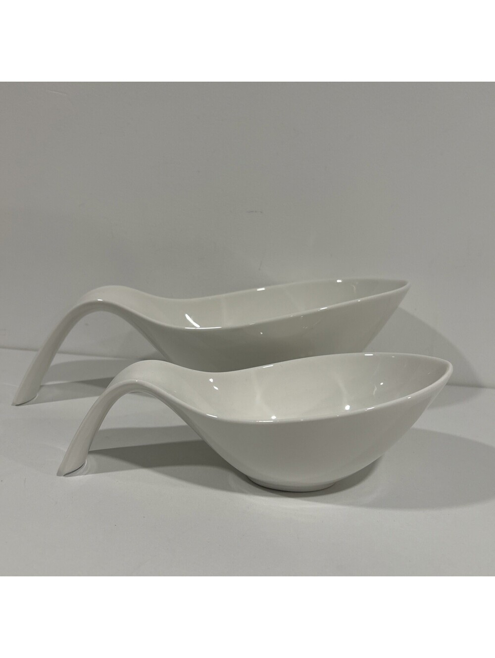 Villeroy & Boch Flow Large 12” and Small 10”Handled Salad Serving Bowl Set